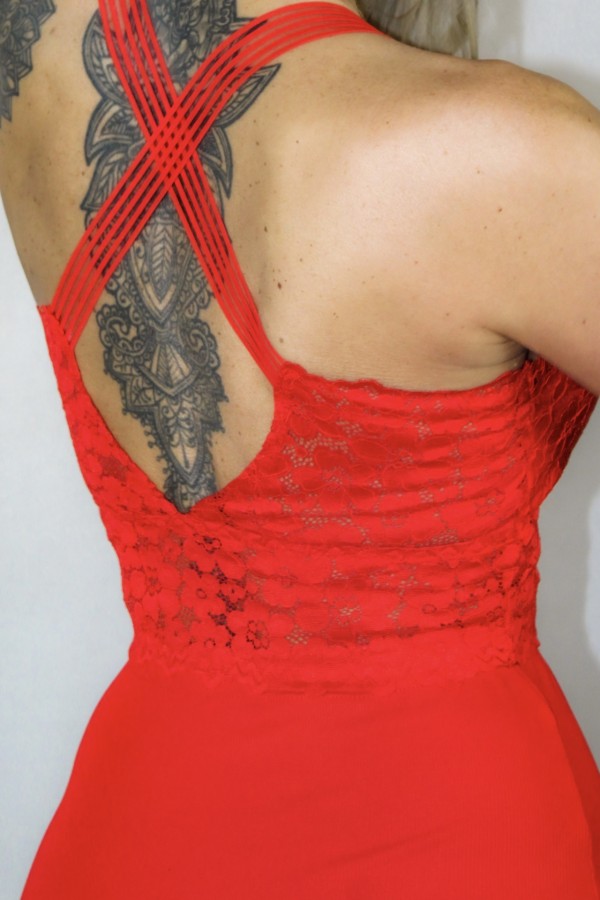 Csipke top hátán keresztpánttal, piros