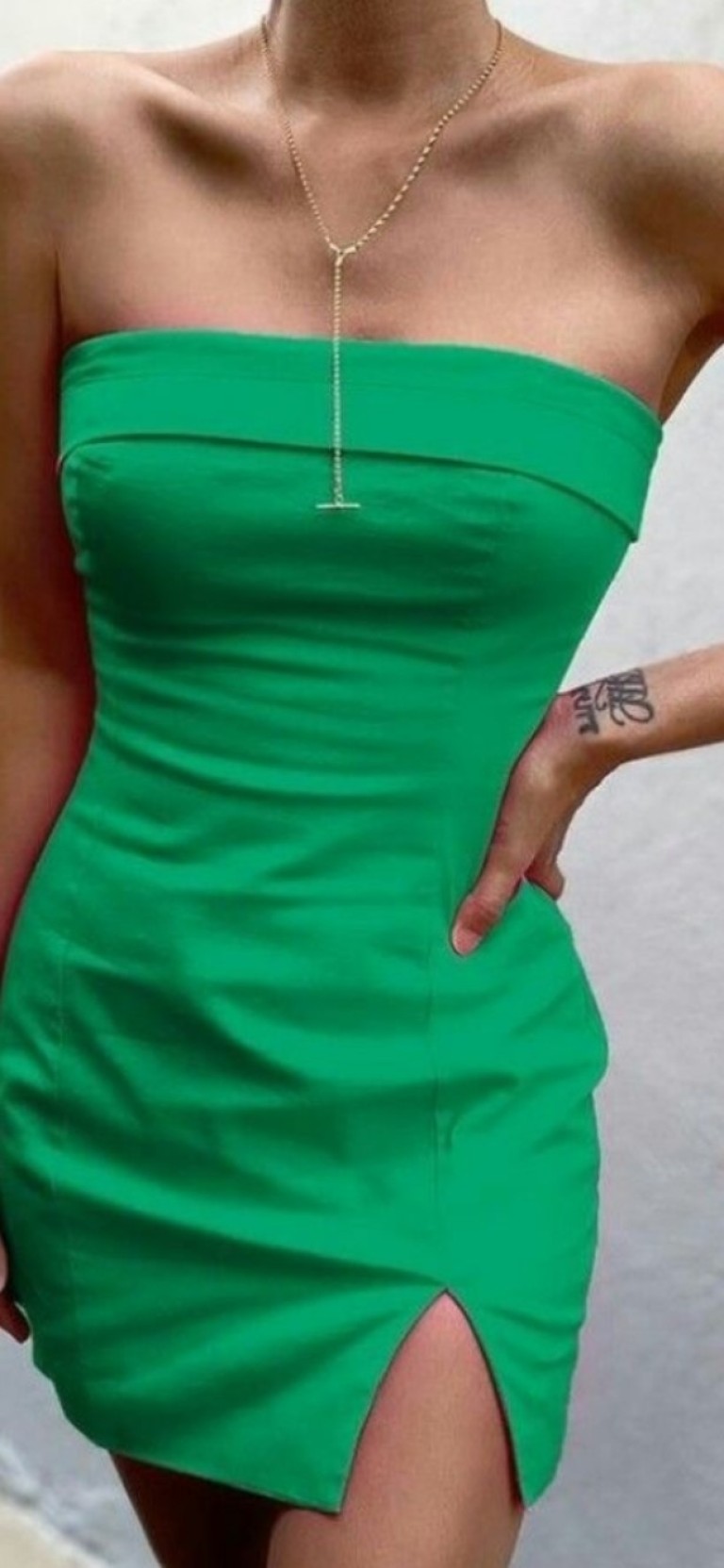 Zöld testhezálló ruha