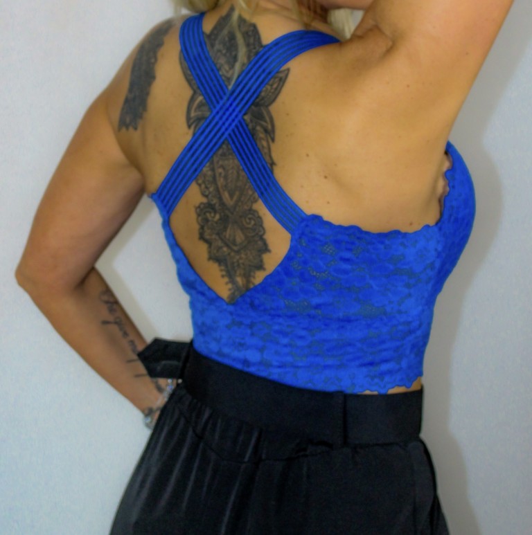 Csipke top hátán keresztpánttal, kék